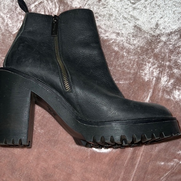 Dr Marten’s Magdalena black leather platform booties size 8 fit like a 9 - Picture 14 of 15